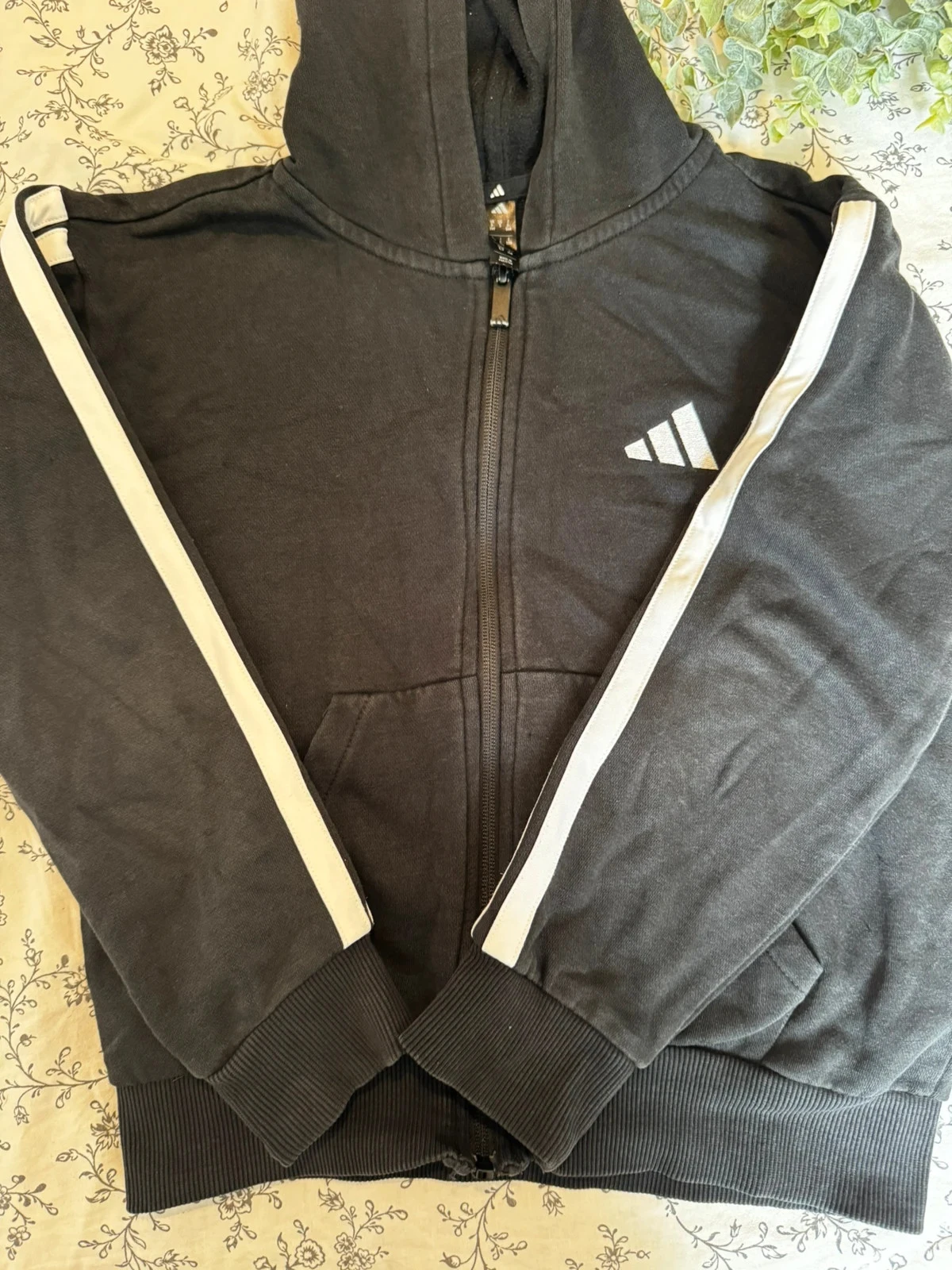 Unisex Adidas zip-up hooded sweatshirt in size 9-10 years. – photo 3